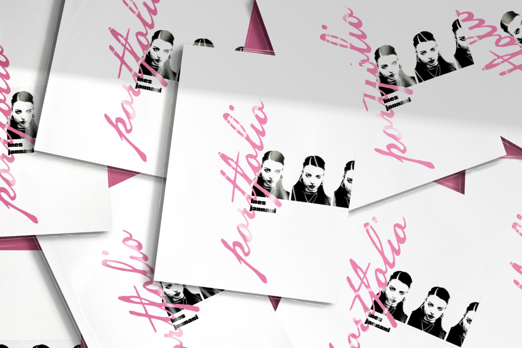 mock-up van een portfolio cover voor ines jannani. er liggen een aantal over elkaar heen,
